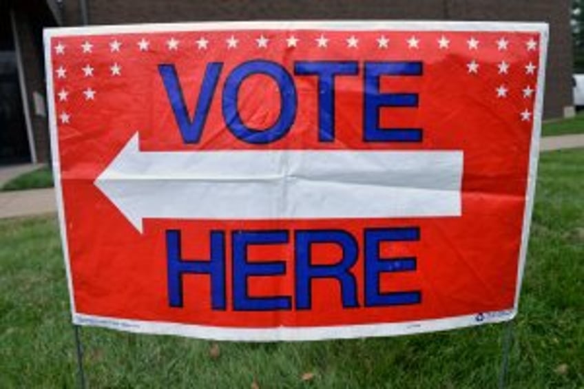 Teen Trump supporter arrested after brandishing machete at Florida polling site