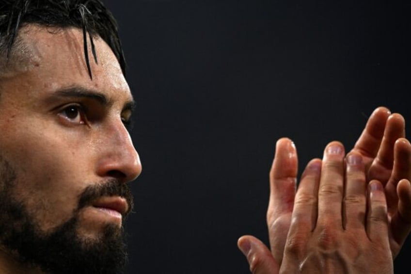 telles leaves man utd for ronaldo reunion at al nassr