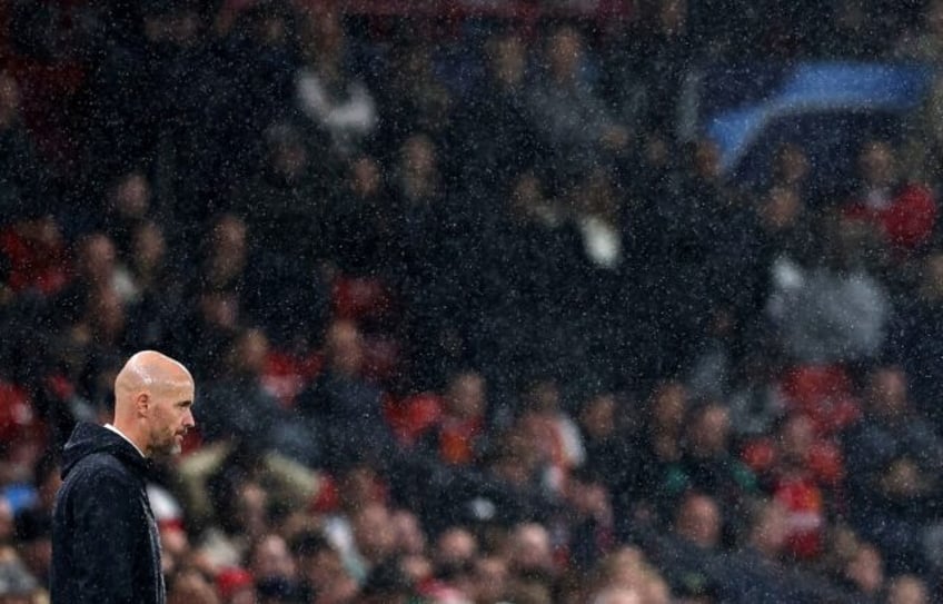 ten hag urges man utd to stick together during crisis