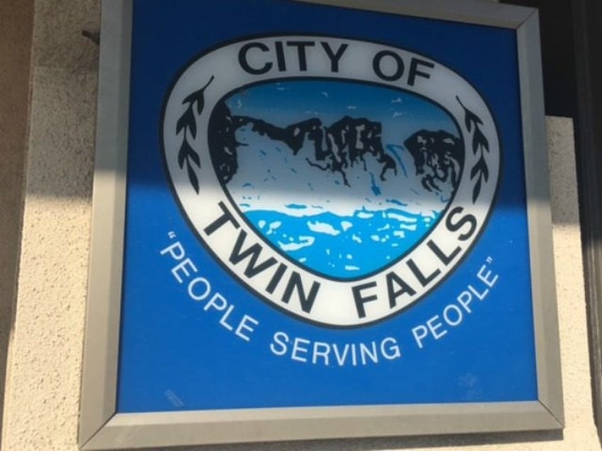 ten percent of twin falls police officers are refugees