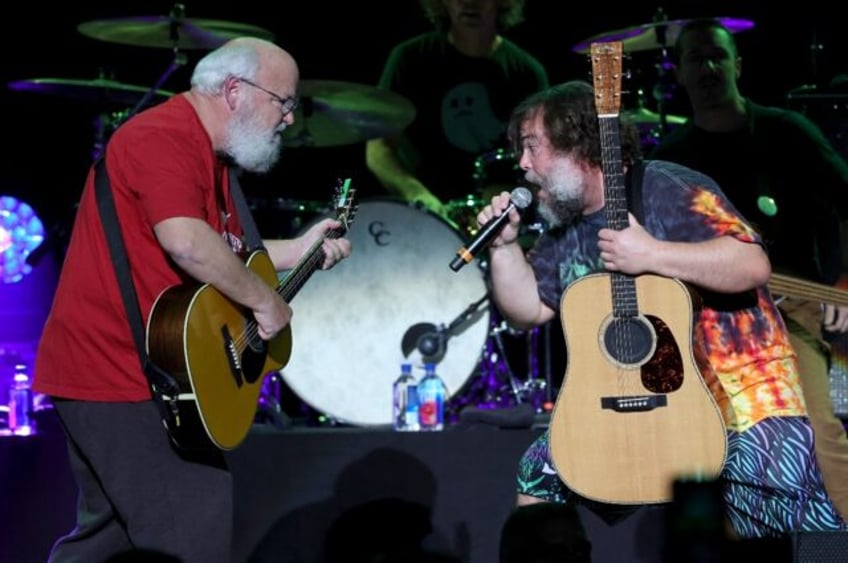 Jack Black (R) has cancelled Tenacious D's tour of Australia after partner Kyle Gass (L) m