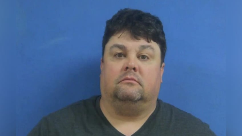 tennessee mayor charged with assault after allegedly body slamming girlfriends son over yard work payment