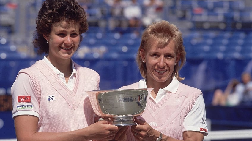 Pam Shriver and Martina Navratilova pose