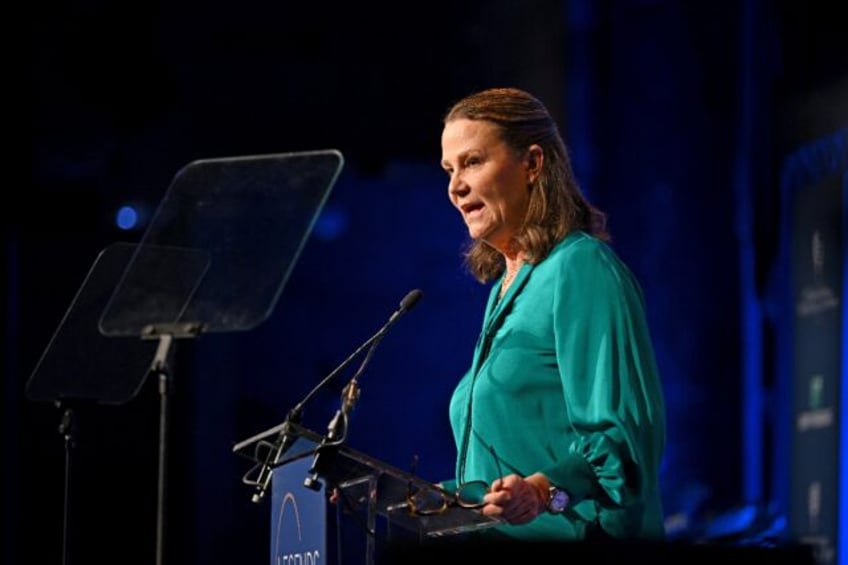 US tennis great Pam Shriver has revealed that multiple grand slam trophies accumulated dur