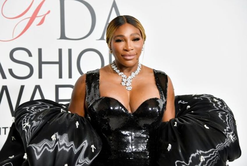 tennis legend serena williams honored as fashion icon at fashion industrys big awards night