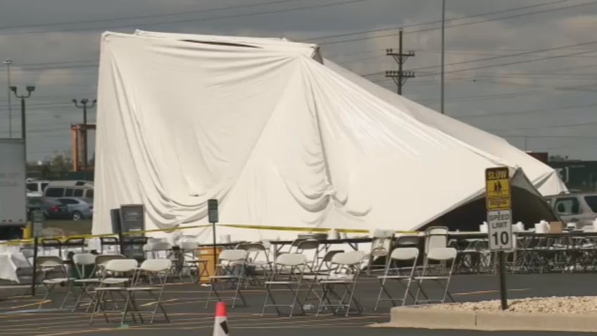 tent collapse in suburban chicago injures 26 people 5 seriously