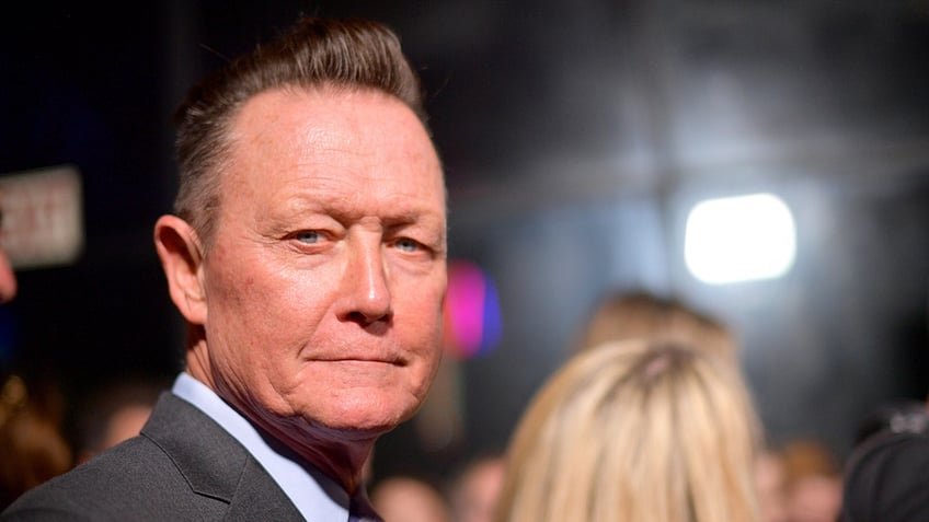 Close up of Robert Patrick on the red carpet