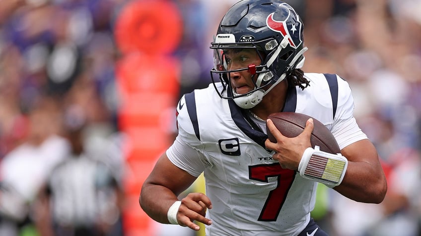 texans cj stroud joins brett favre in exclusive club with odd play on first drive