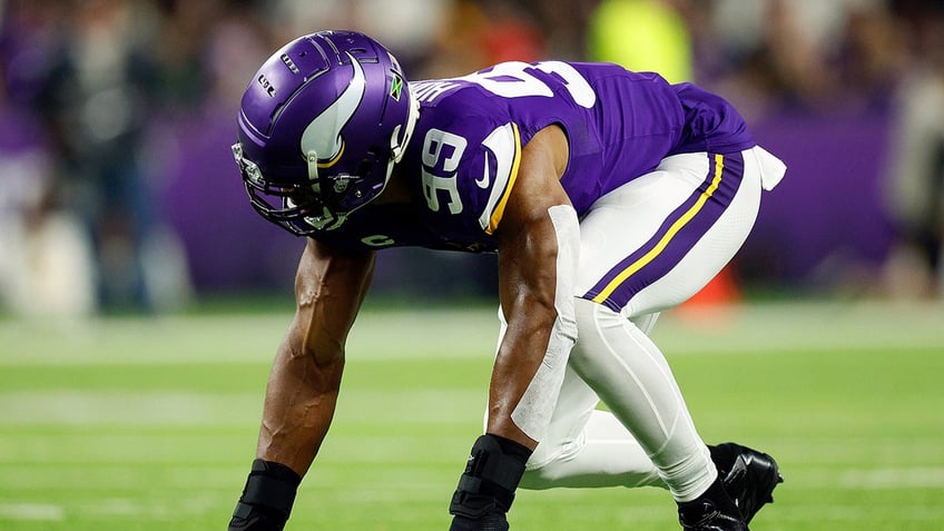 Danielle Hunter ready for snap