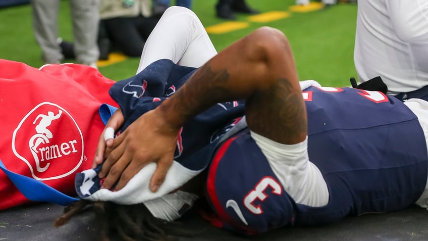 texans emerging star tank dell out for season after fracturing fibula reports