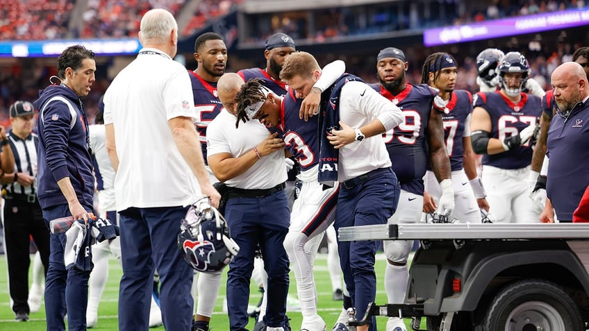 texans emerging star tank dell out for season after fracturing fibula reports