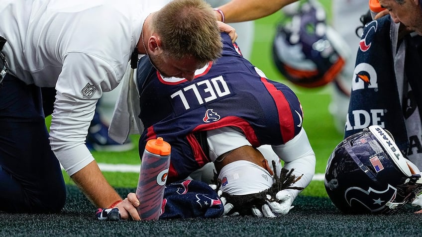 texans emerging star tank dell out for season after fracturing fibula reports