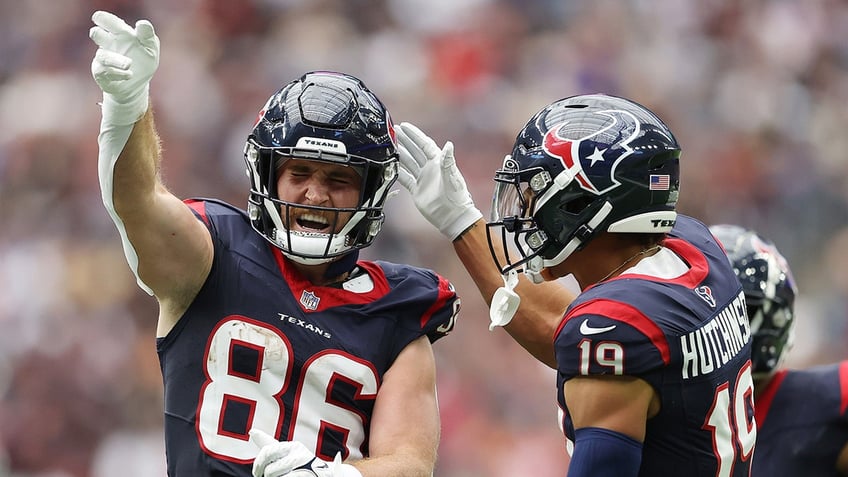 texans hold off saints late surge to pick up third win of season