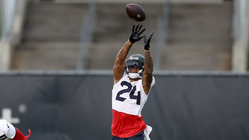 Derek Stingley Jr. catches ball