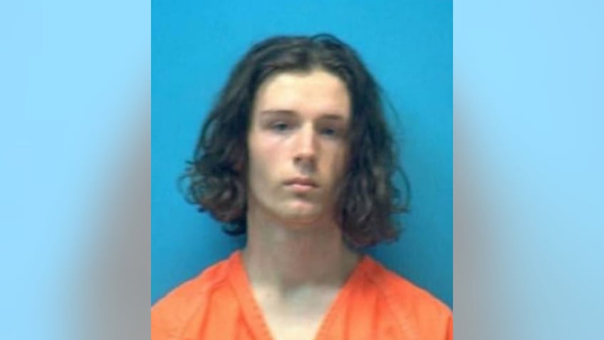 texas 18 year old on the run considered armed and dangerous after allegedly shooting juvenile in face