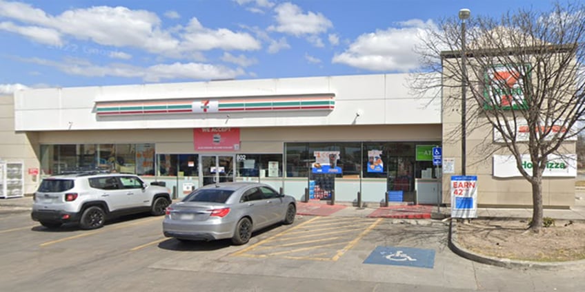 texas 7 eleven clerk turns tables on attempted robber holding him at gunpoint