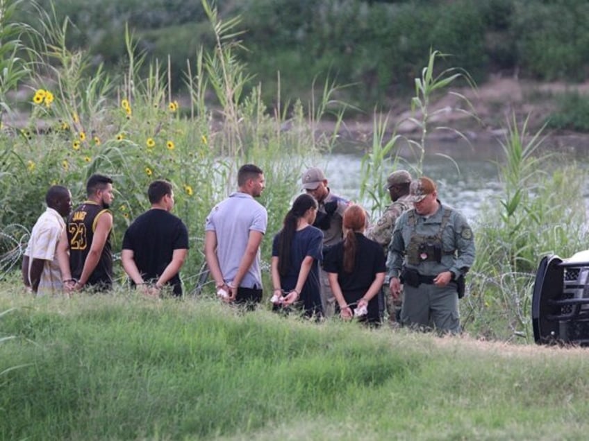 texas border town rescinds agreement allowing trespass arrests of migrants