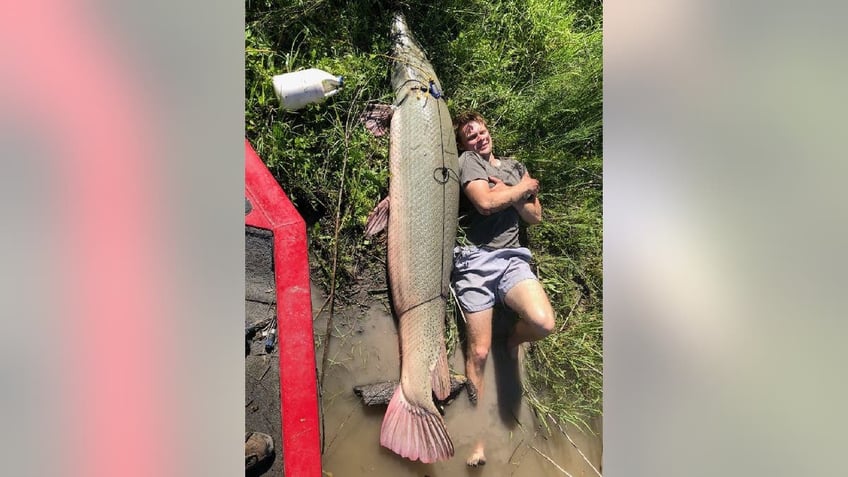 texas fishermans alligator gar earns him outstanding angler award from state amazing catch