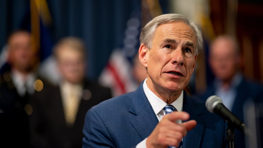 texas gov abbott swipes biden in latest war of words over border security impending doj lawsuit