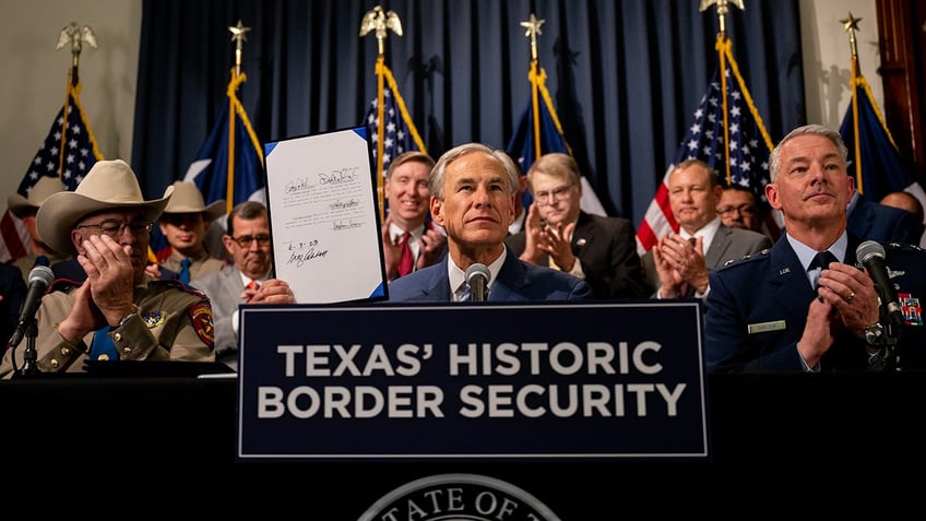 texas gov abbott swipes biden in latest war of words over border security impending doj lawsuit