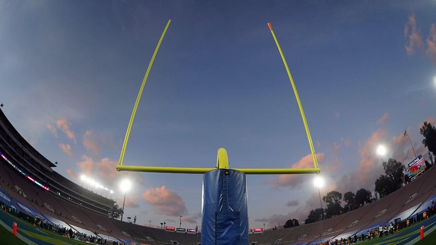texas high school football player was near death from in game heat stroke mother says