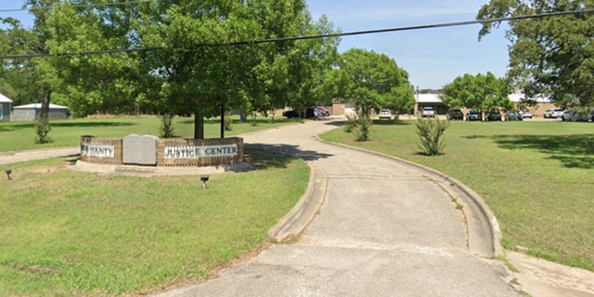 texas homeowner catches alleged burglar holds him at gunpoint for cops