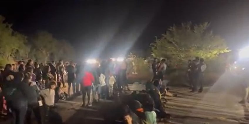 texas illegal crossings surge as families with children make trek to southern border in large groups