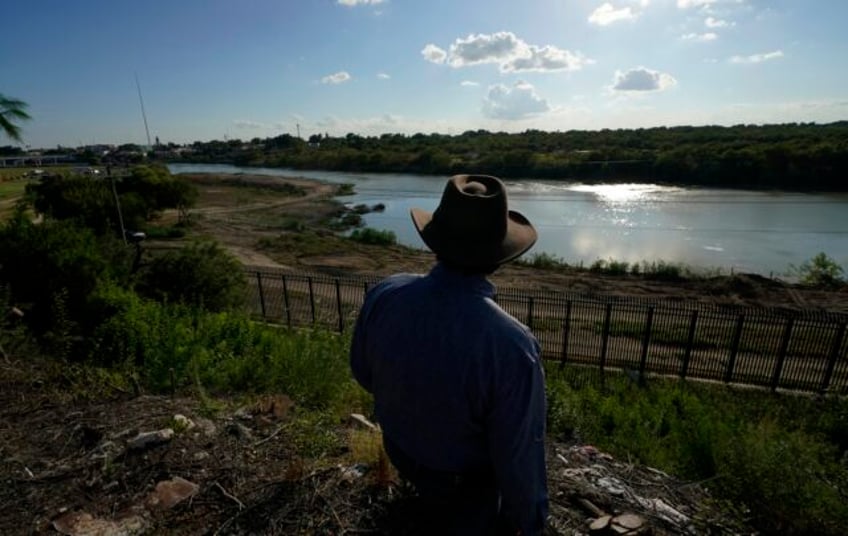 texas is using disaster declarations to install buoys and razor wire on the us mexico border