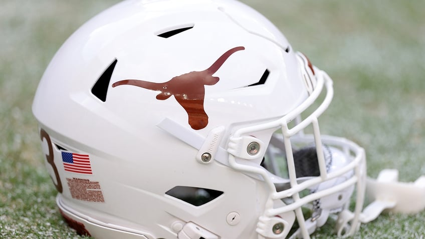 texas longhorns football players appear to face racist remarks anti gay slurs during alabama game