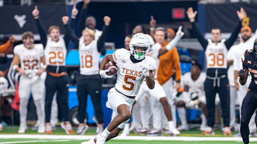 Adonai Mitchell plays against Oklahoma State