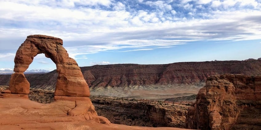 texas man who died while spreading fathers ashes likely succumbed to heat stroke in arches national park