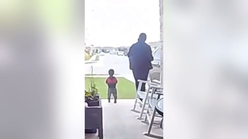 texas mother seen on video fighting off pit bull that attacked toddler