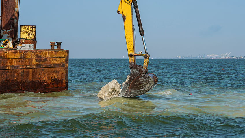 texas oyster harvests plunge again as climate change and overharvesting threaten industry officials say