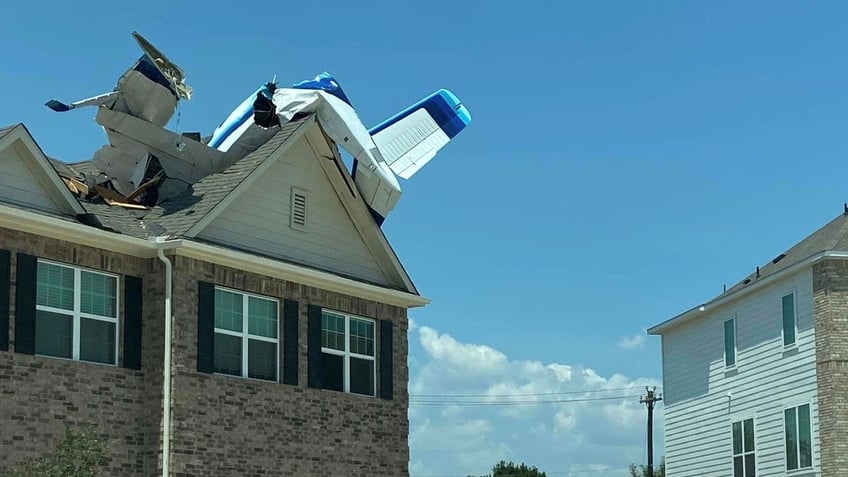 texas plane crashes into 2 story georgetown home injuring 3