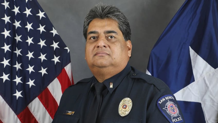 texas police officer shot killed during pursuit of 2 men along southern border