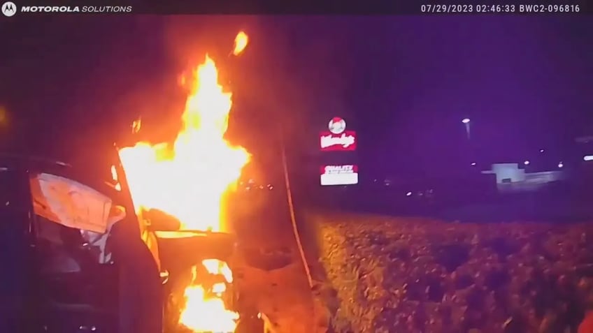 texas police pull unconscious man from burning car in heroic rescue video shows