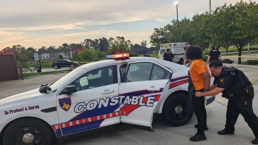 texas popeyes employee selling drugs on the clock shoots at customer trying to rob him police