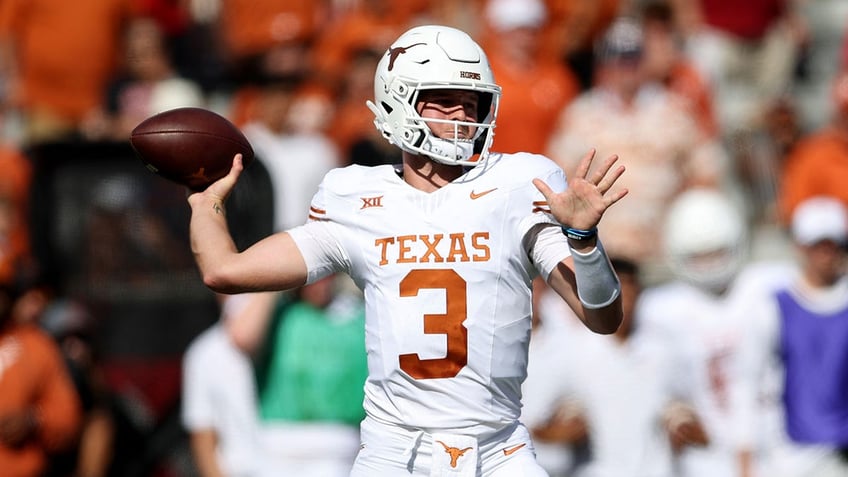 texas qb quinn ewers suffers apparent shoulder injury in win over houston ends game with sling on sidelines