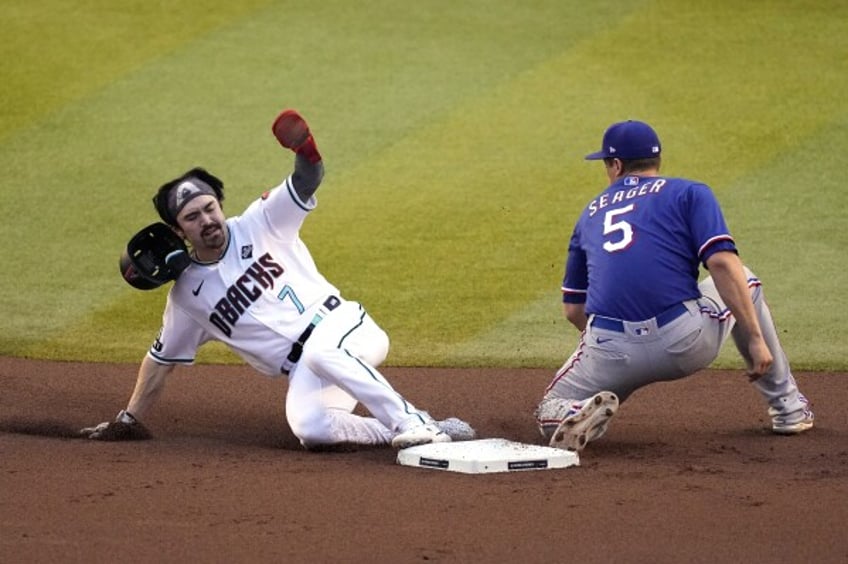 texas rangers win first world series title with 5 0 win over diamondbacks in game 5