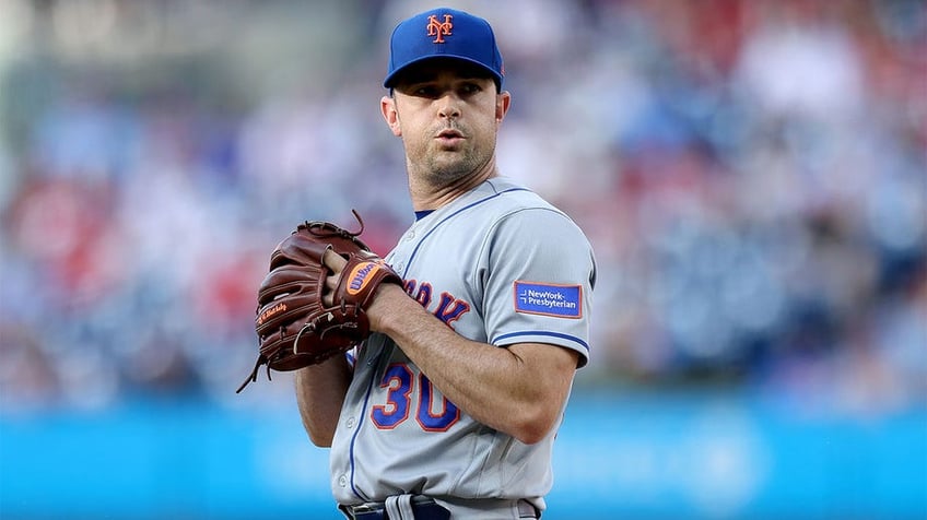 David Robertson pitches against the Phillies