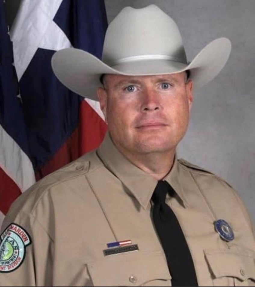 texas sheriffs deputy killed responding to domestic fight suspect arrested