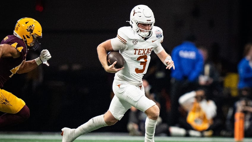 Texas Longhorns quarterback Quinn Ewers 