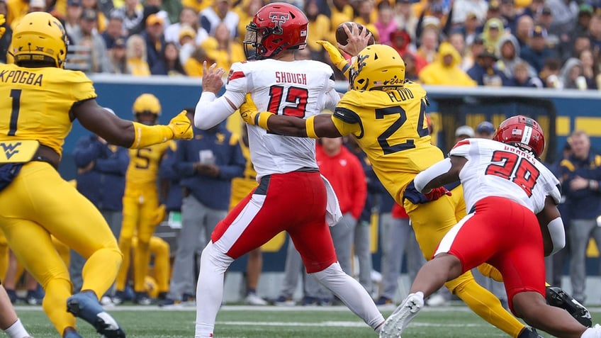 texas techs sixth year senior qb suffers devastating injury in third straight season