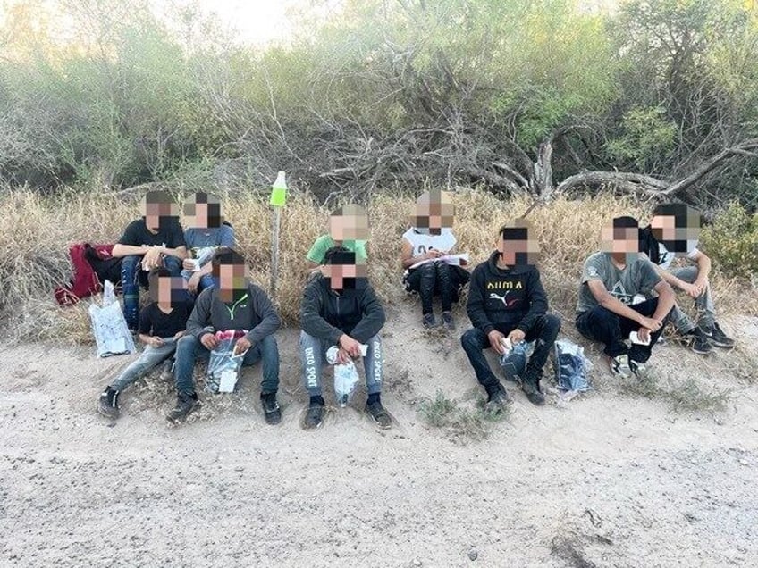 texas troopers find 10 migrant children abandoned by smugglers near border