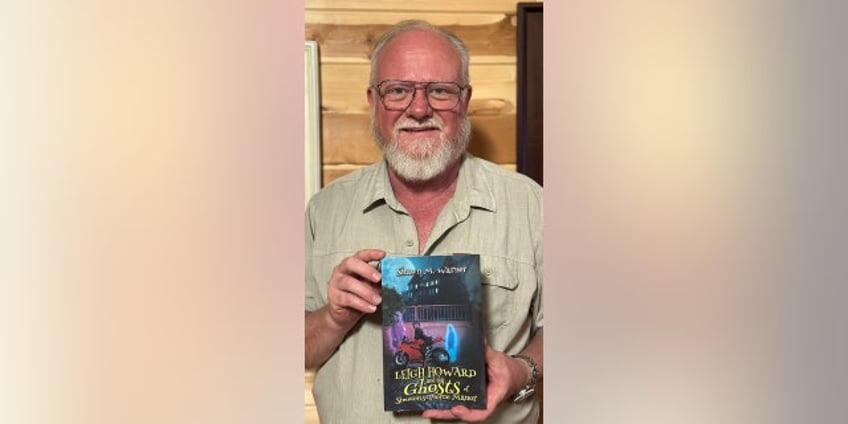 texas veterans debut novel becomes bestseller thanks to viral tiktok video posted by stranger