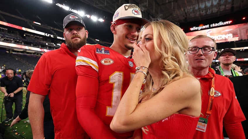 Patrick Mahomes celebrates