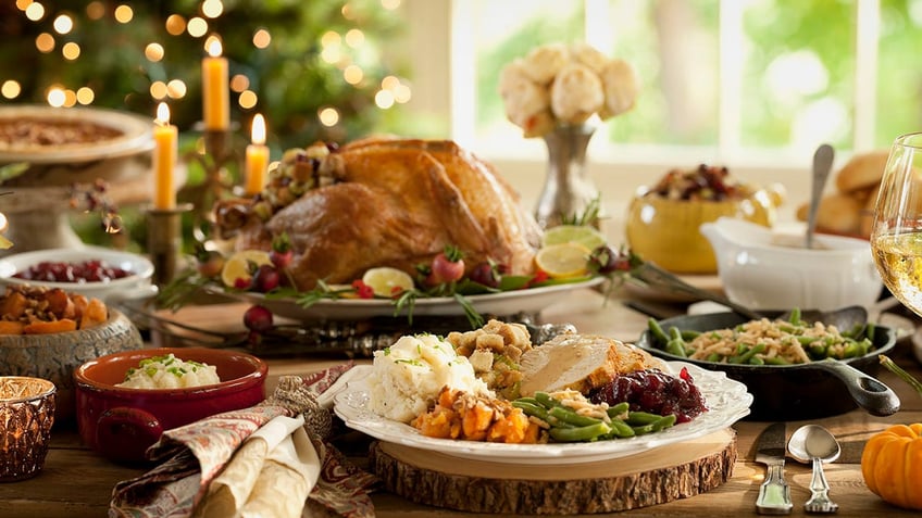 thanksgiving holiday trivia to discuss at dinner table this year
