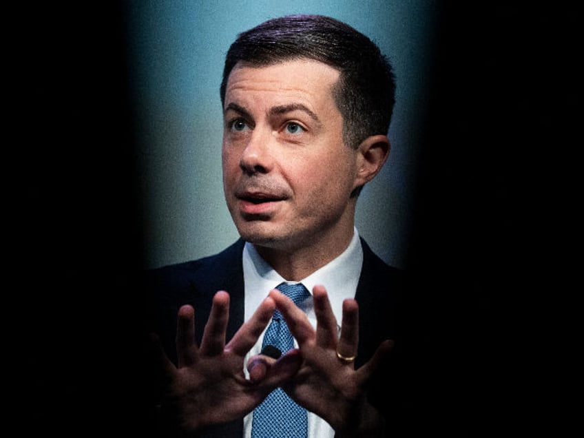 thanksgiving travel nightmare thousands of flights delayed canceled as pete buttigieg pontificates