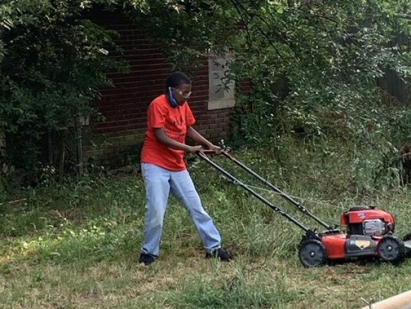 thats something i can do for them fargo boy mows first responders lawns for free