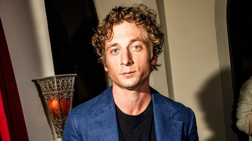 the bear star jeremy allen white recalls insane year amid divorce rise to fame